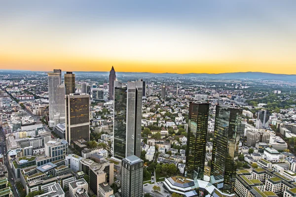 Luchtfoto van Frankfurt am Main per nacht — Stockfoto