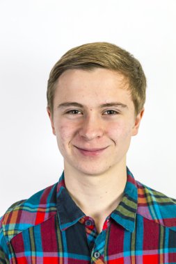 Kameraya bakarak üzgün çocuk