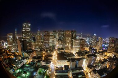 San Francisco gökdelenin cephe ile hava gece