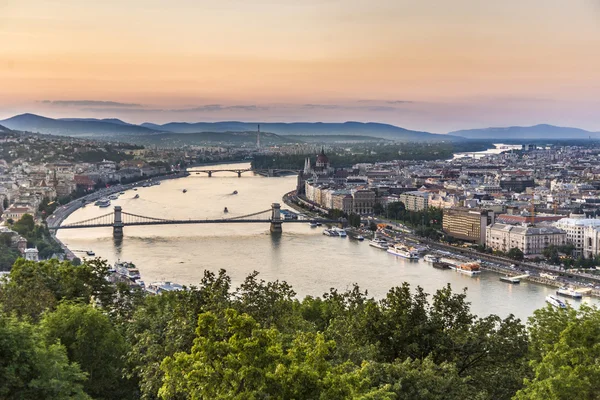 Budapest y el Danubio por la noche —  Fotos de Stock