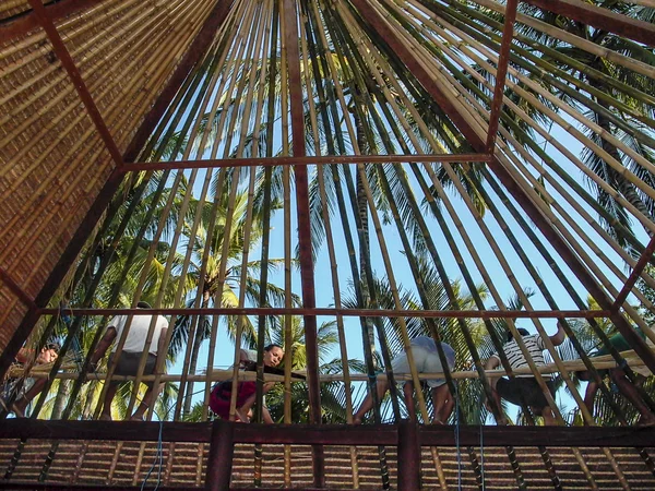 Worker build a bamboo roof in Bali in traditional way — Stock Photo, Image