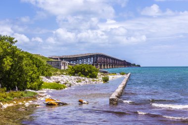 Bahia Honda Key West yakınındaki eski demiryolu köprüsünde
