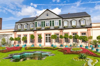 Kötü Homburg şatosunun portakal ve bahçesinin manzarası