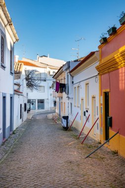 Portekiz, Lagos 'un eski bölümünde eski küçük kaldırım taşı yolu.