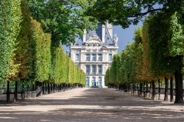 Paris 'teki Lourve Denon Kanadı.