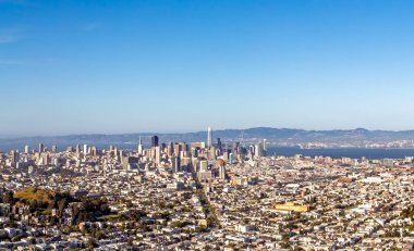 Tepelerden San Francisco 'nun silueti