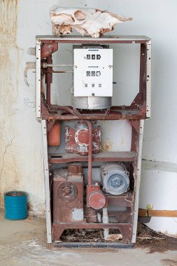 Ölüm Vadisi Kavşağı 'ndaki eski devriye istasyonu terk edilmiş eski bir Borax Madencilik merkezi, Ölüm Vadisi, ABD