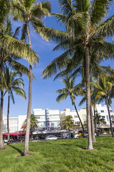 The famous Ocean Drive Avenue in Miami Beach — Stock Photo, Image