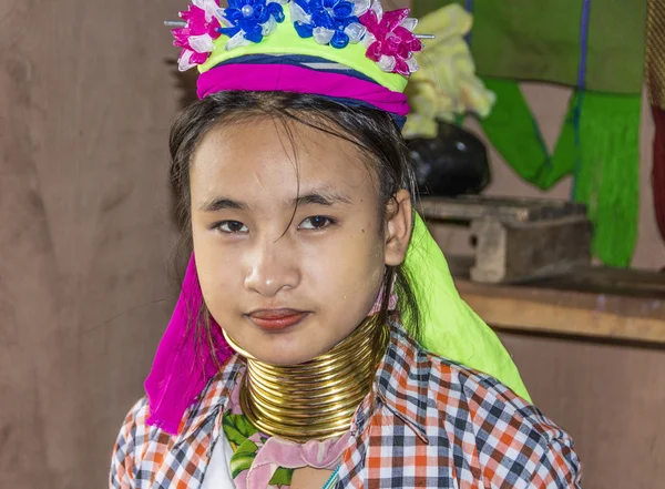 Portrait of Padaung tribe woman — Stock fotografie