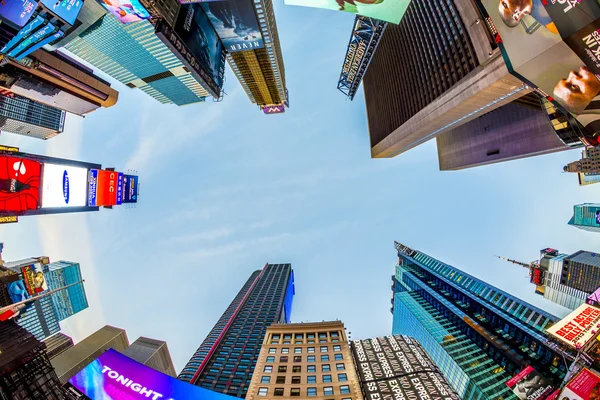 Times Square, ditampilkan dengan Teater Broadway dan sejumlah besar — Stok Foto