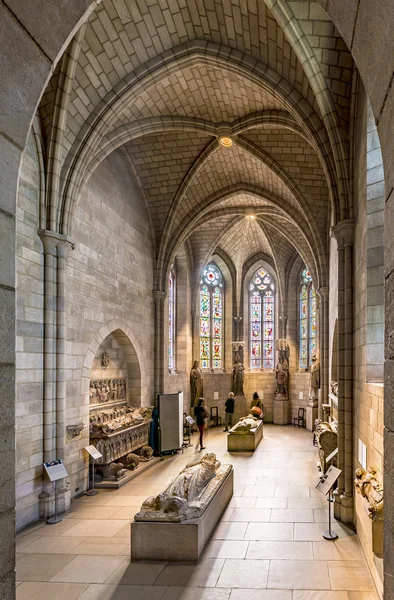 People visit the Sanctuary at the Cloisters museum in New York — Stock Photo, Image