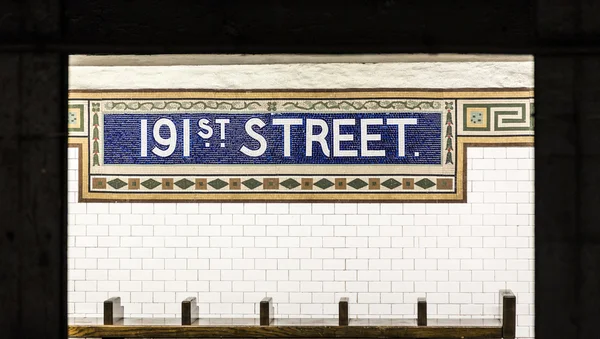 Old vintage sign 191th street Subway Station in the Bronx — Stockfoto