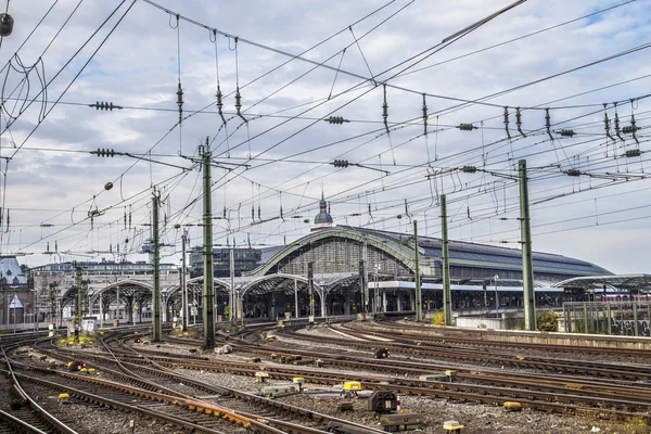 Visa över spår till Kölns centralstation — Stockfoto