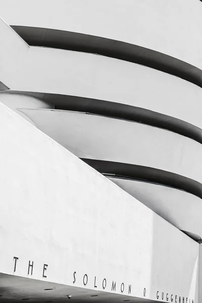 Facade of the Guggenheim Museum — Stock Photo, Image