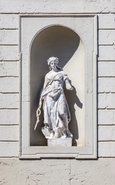 Statues at the castle of Oberschleissheim in munich — Stok fotoğraf