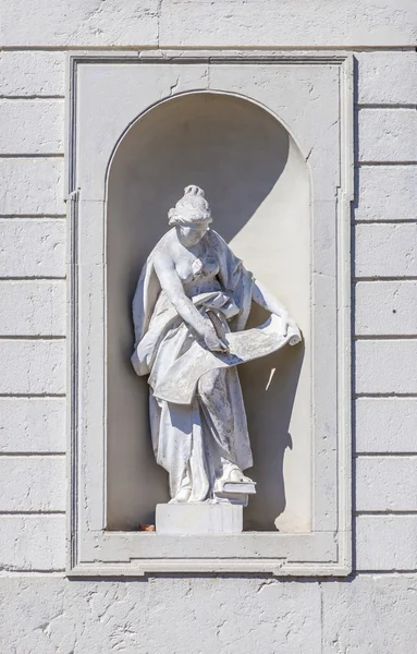 Statues at the castle of Oberschleissheim in munich — Stock Photo, Image