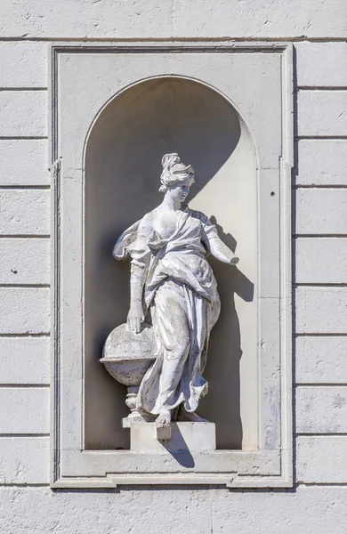 Estátuas no castelo de Oberschleissheim em Munique — Fotografia de Stock