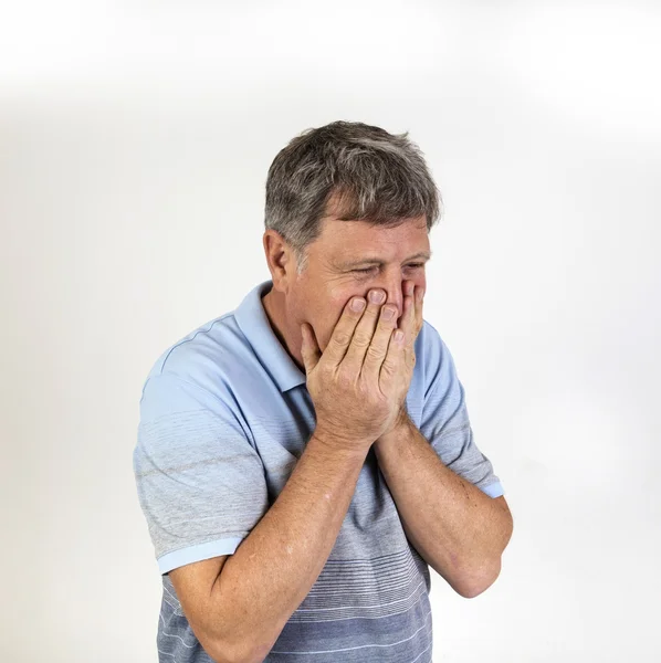 Schöner Mann in Kummer blickt in die Kamera — Stockfoto