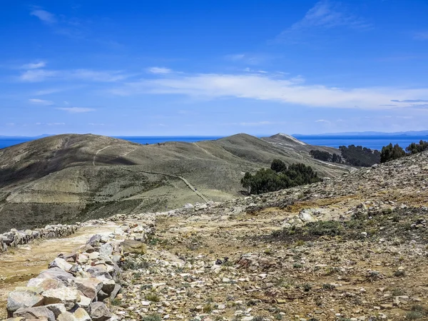 Vista para o lago Titicaca em Isla del Sol — Fotografia de Stock