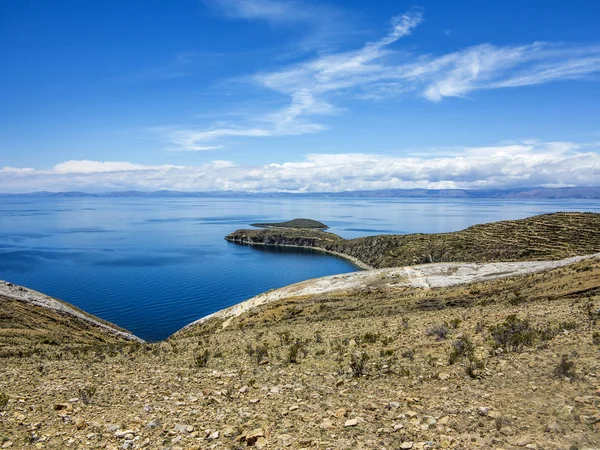 イスラ ・ デル ・ ソルでチチカカ湖を表示します。 — ストック写真