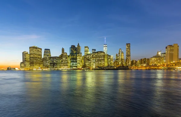 Manhattan nábřeží v noci — Stock fotografie