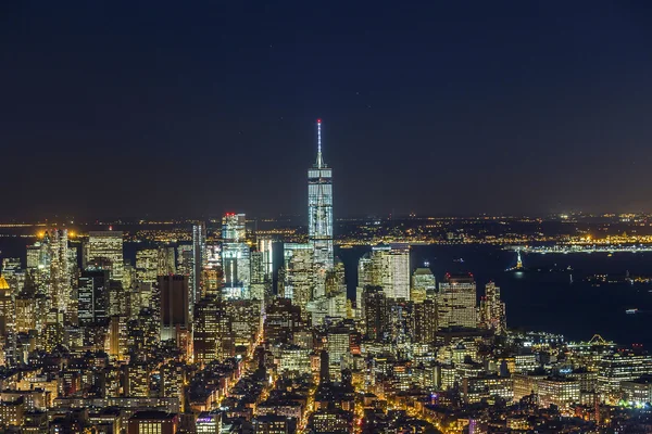 Speglande skyline utsikt över New York — Stockfoto