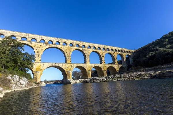 Pont du Gard jest stary rzymski akwedukt w pobliżu Nimes — Zdjęcie stockowe