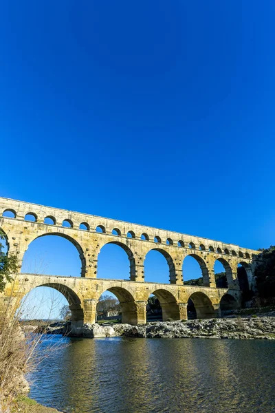 Pont du Gard is an old Roman aqueduct near Nimes — Stock Photo, Image