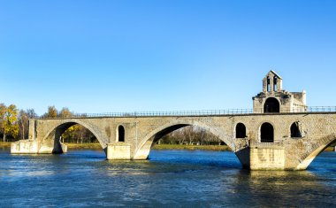 Pont d'Avignon, Avign kasaba ünlü bir ortaçağ köprü olduğunu