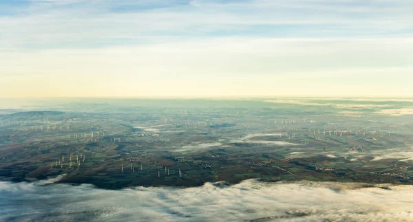 Luchtfoto van Rijndal landschap in de ochtend mist met wind geslachten — Stockfoto