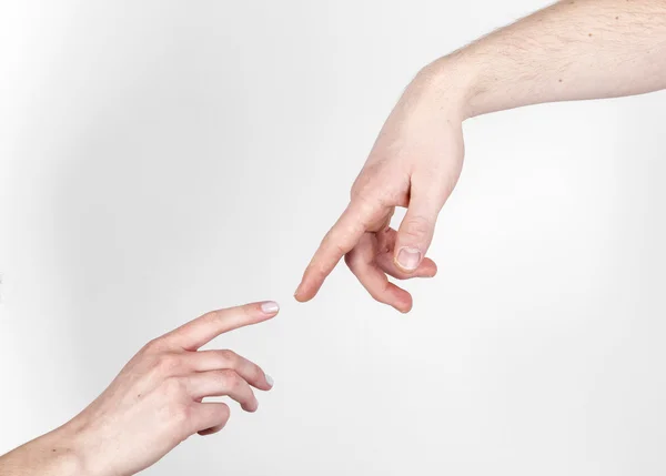 Finger von zwei Menschen, die sich fast berühren — Stockfoto