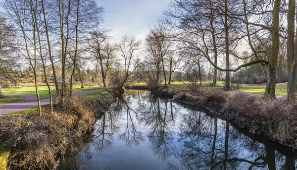 Floden ilm i parken Goethe i Weimar — Stockfoto