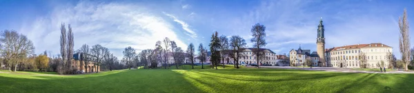 Weimar stad kasteel met Ilm park en het oude kasteel — Stockfoto