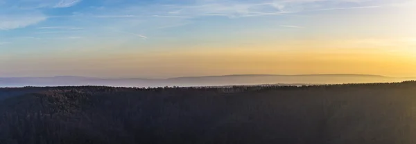 Bosque escénico visto desde el monumento Kyffhaeuser en la puesta del sol —  Fotos de Stock