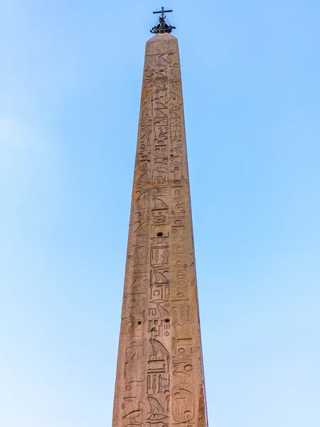 Obelisk w Rzym, Włochy — Zdjęcie stockowe