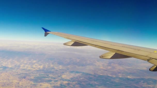 Uma Vista Pela Janela Avião Mostra Deserto Barão Mil Pés — Vídeo de Stock