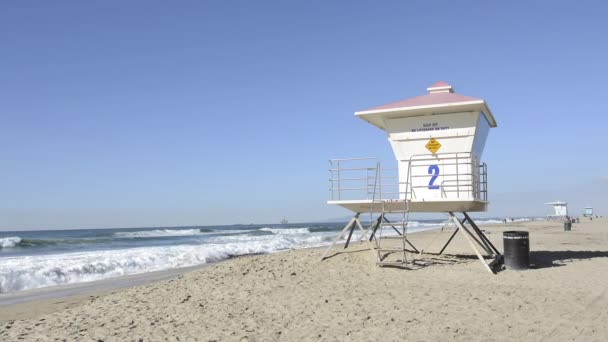 Vue Une Tour Sauveteur Surplombant Océan Huntington Beach Californie — Video