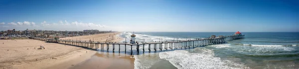 Panoramatický Obraz Slavné Památky Huntington Beach Molo Pobřeží Ikonickou Červenou — Stock fotografie