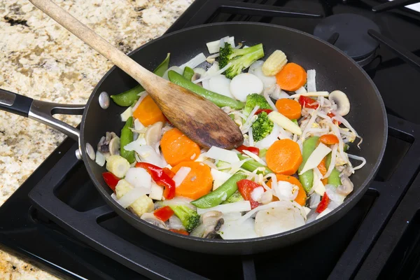 Stir fry sebzeler kaynayan — Stok fotoğraf