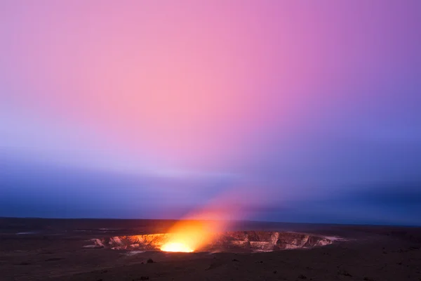 基拉韦厄火山是在晚上 — 图库照片