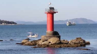 balıkçı teknesi ile deniz feneri