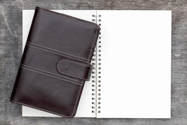 Lederen organisator en spiraal notebook — Stockfoto