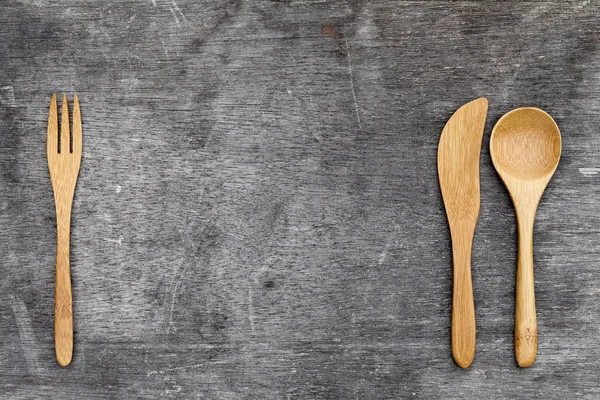 Деревянная ложка и вилка, нож — стоковое фото