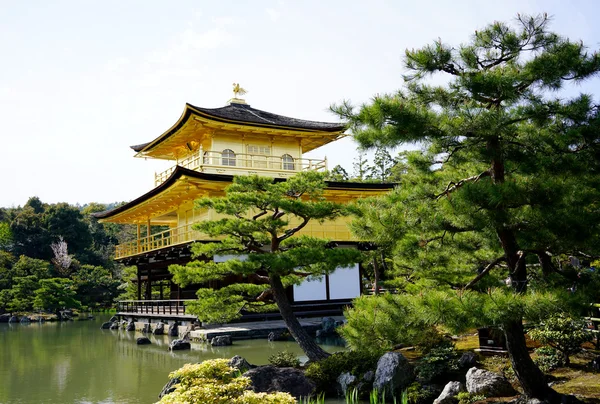 Pabellón de Oro en el Templo Kinkakuji, Kyoto Japón — Foto de Stock