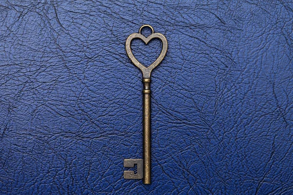 Vintage key heart shape — Stock Photo, Image