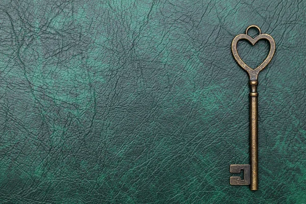 Hjärtformad vintage nyckel — Stockfoto