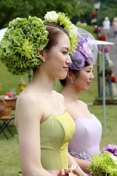 Young Japanese models show up wedding dress — Stock Photo, Image