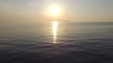 Su güneş ışığı yansıması