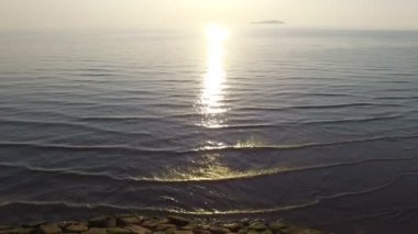 Su güneş ışığı yansıması