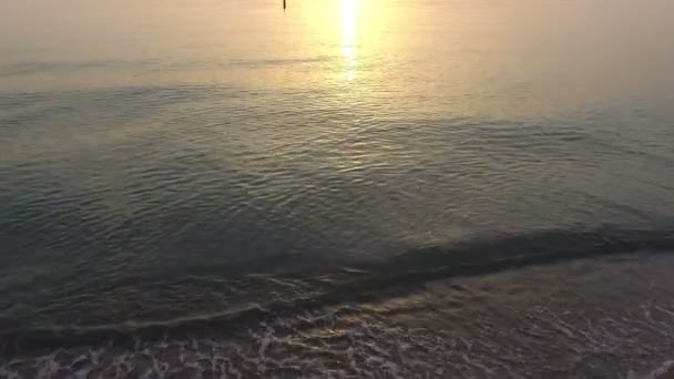 Vacker solnedgång över havet — Stockvideo